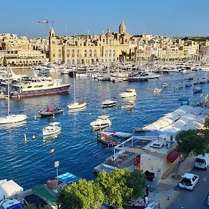 https://senglea-seaview-town-house.hotelssaintjulians.com