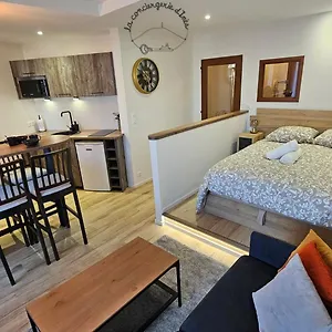 https://le-19-terrasse-parking-wifi.hotels-rhonealpes.com